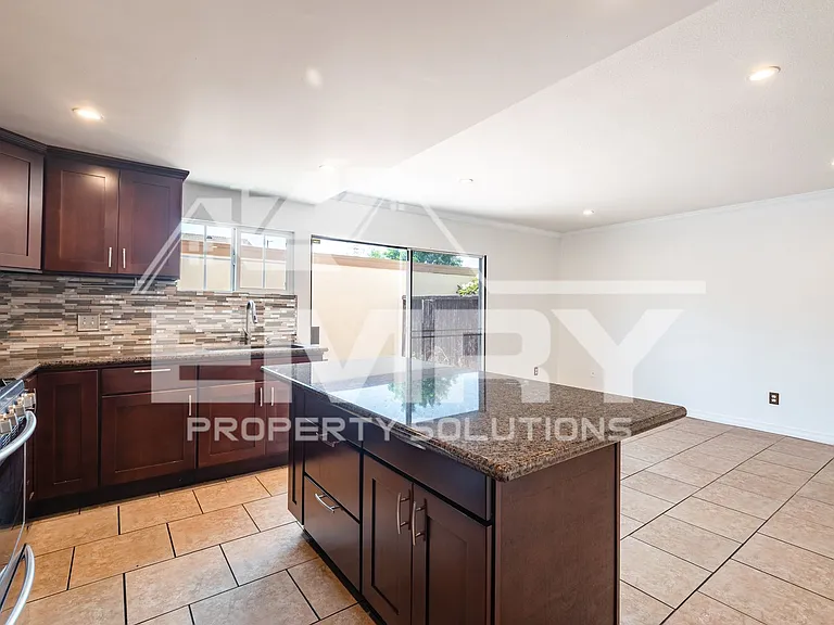 9781 S Karmont Ave — Photo 10
