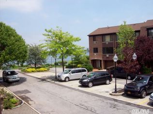 15409 Riverside Dr, Beechhurst, NY 11357