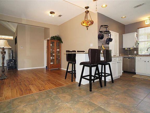 3rd image of 7955 Squire Ln