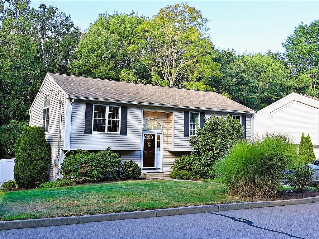 2 Sturbridge Way, West Warwick, RI 02893 Zillow