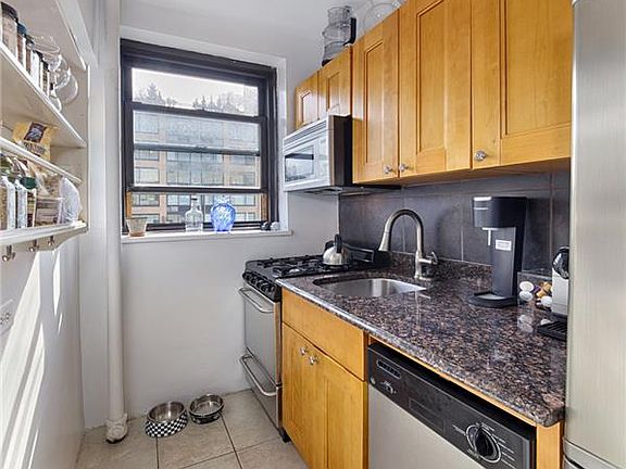 5th image of 160 7th Ave #1207