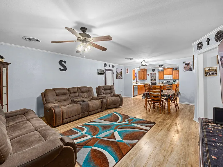 70 Sue Ann Dr — Photo 15