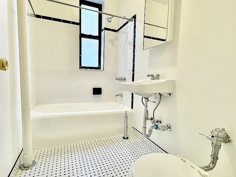 26-80 30th St #3B — Photo 6