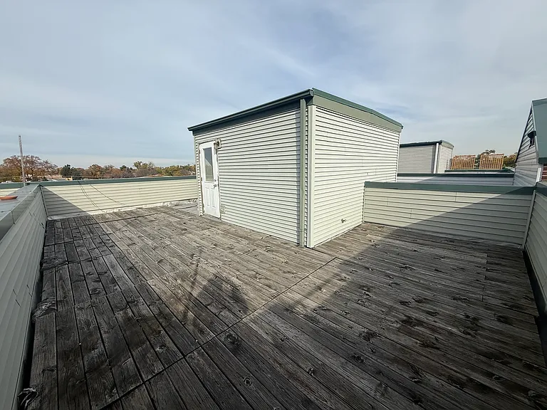 7016 W Medill Ave — Photo 29