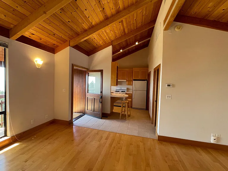 1360 Summit Rd — Photo 16