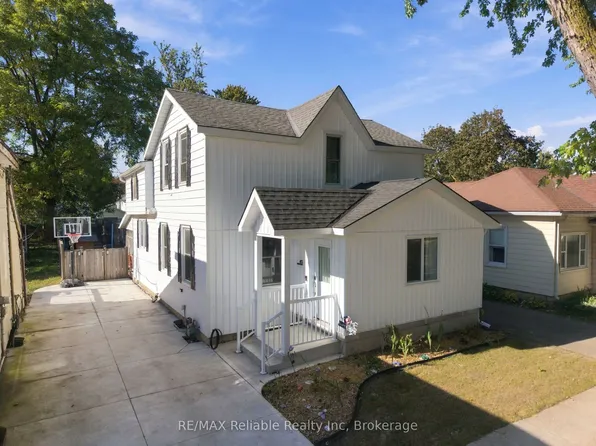 49 Main St N, Huron East, ON N0K 1W0