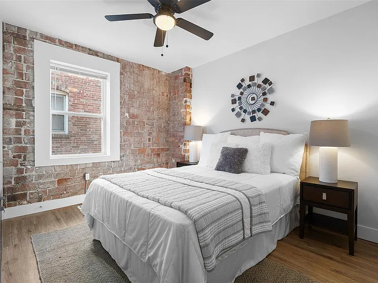 5303 Bancroft Ave #2W — Photo 9
