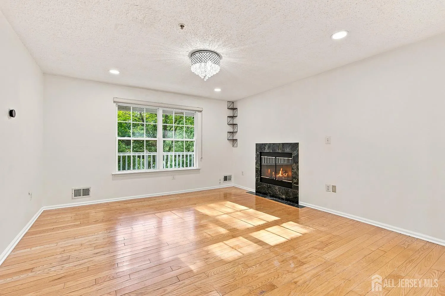 3 bed, 2.5 bath, 1587 sqft, $3,000 — Photo 4