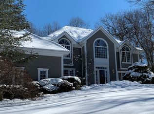 92 Red Barn Rd, Trumbull, CT 06611