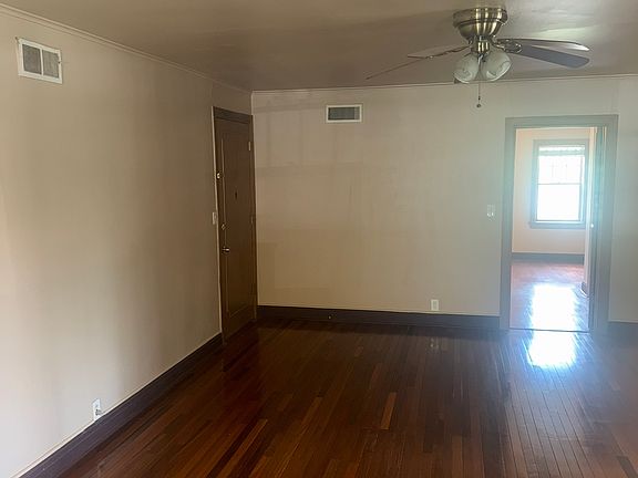 2nd image of 300 NW 21st St APT 1