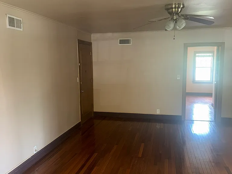 300 NW 21st St #1 — Photo 2