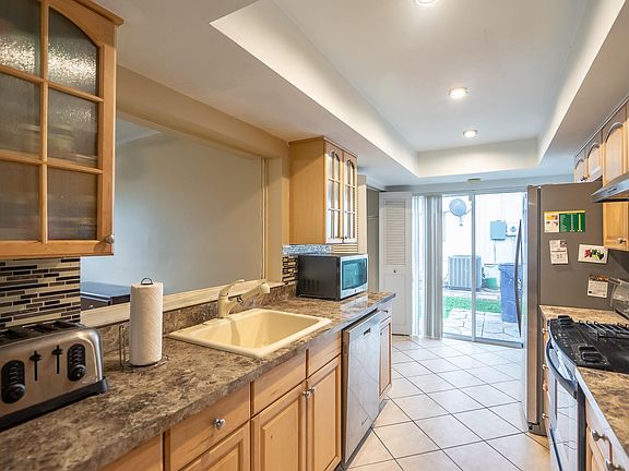 5th image of 8221 NW 47th Ct