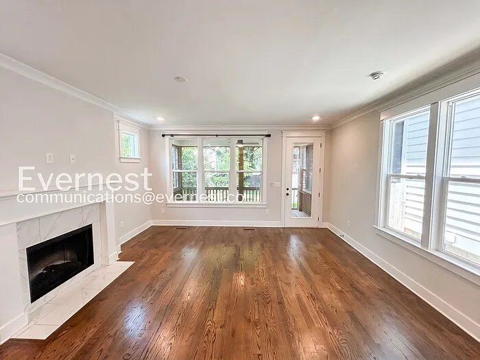 2146 Burns St — Photo 5
