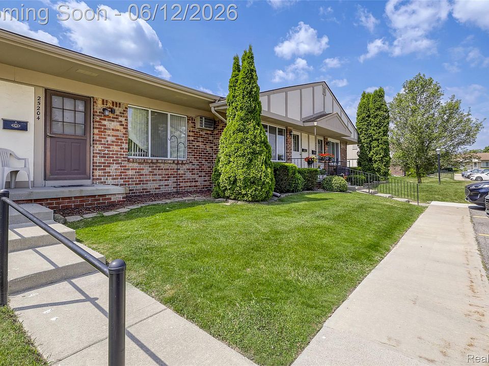 1st image of 25204 Franklin Ter