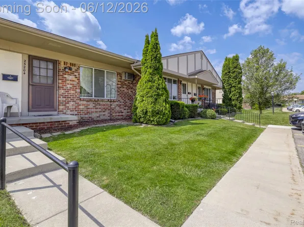 25204 Franklin Ter, South Lyon, MI 48178