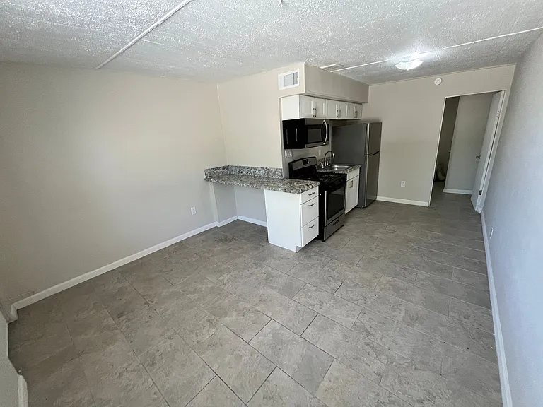 2921 N Geronimo Ave — Photo 2