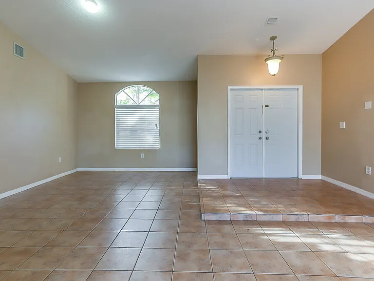 18081 SW 152nd Ct — Photo 3