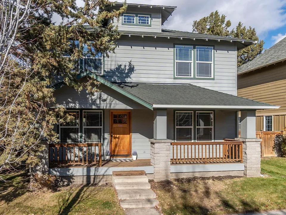21328 Oakview Dr