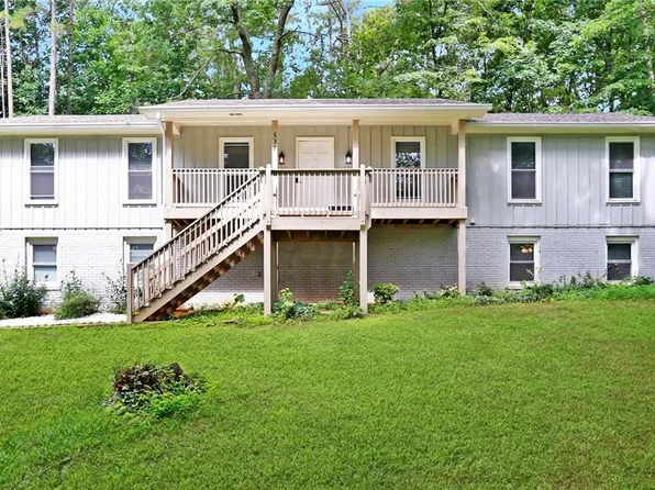 537 Raven Springs Trl, Stone Mountain, GA 30087
