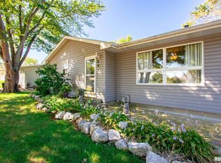 404 Stout Dr, Mackinaw, IL