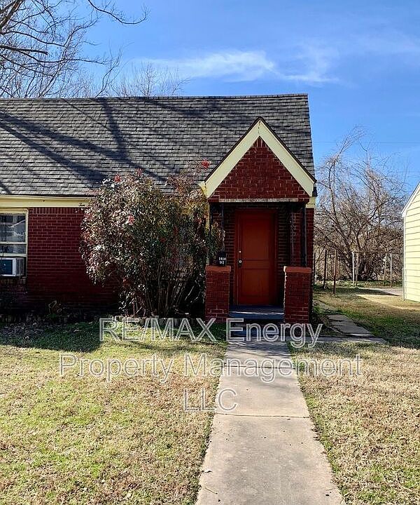1st image of 1010 1/2 Overland Ct