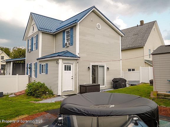2nd image of 626 Detty St