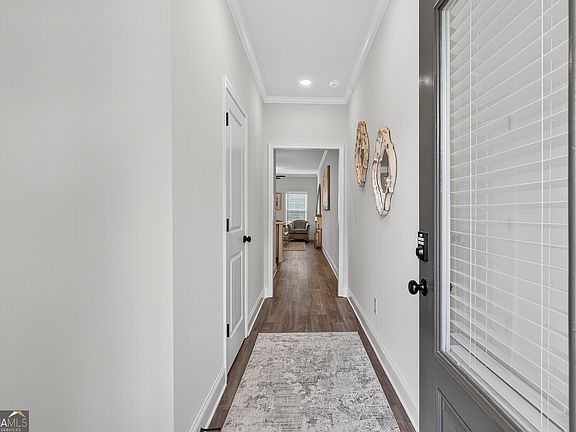 4th image of 18 Benscot Dr