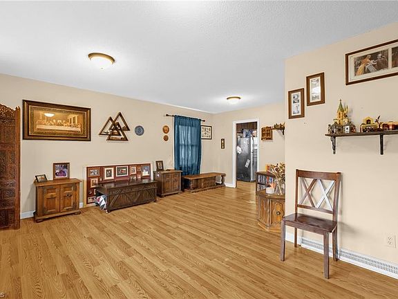 5th image of 607 W Academy St