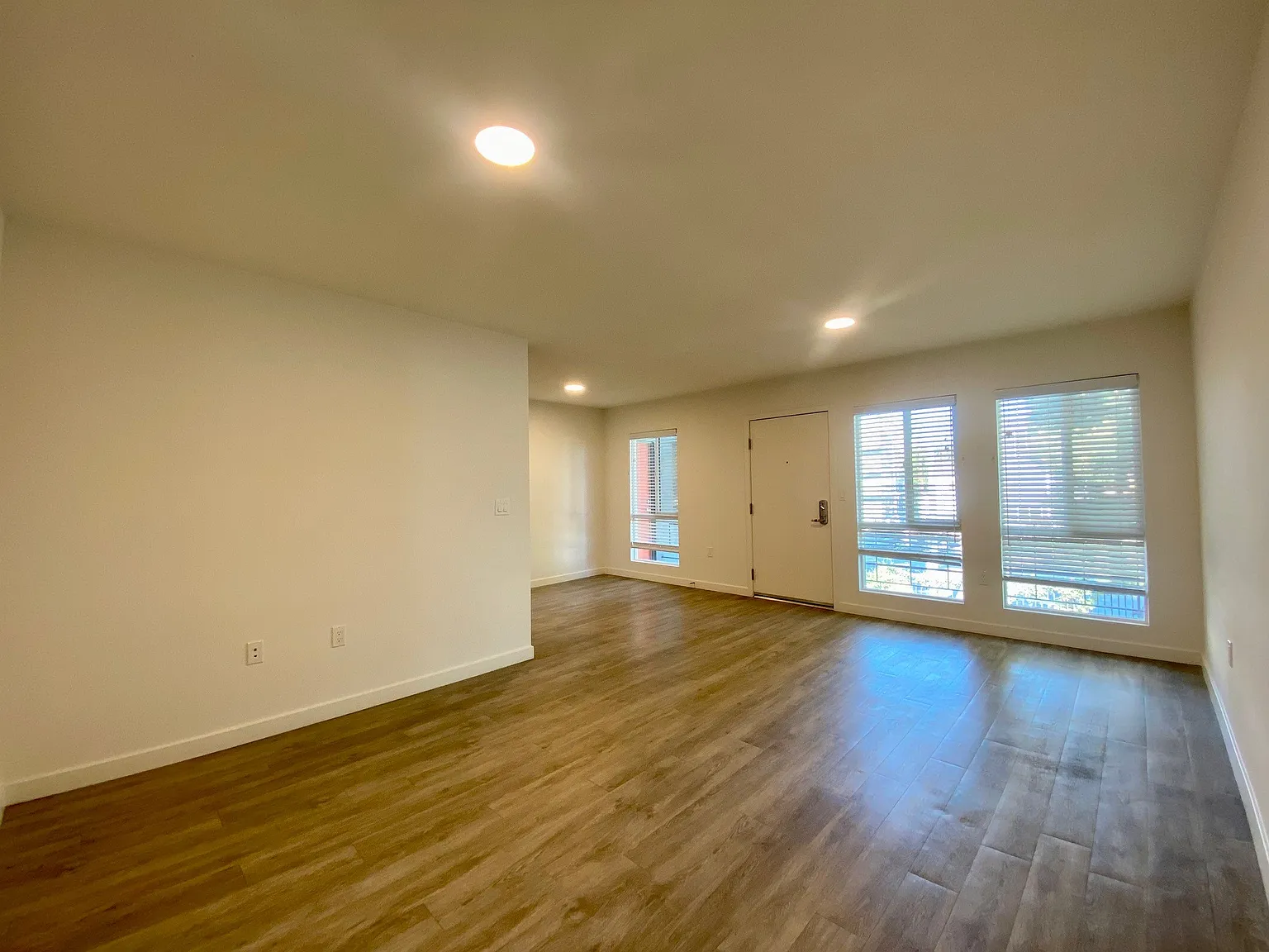 2 bed, 880 sqft, $2,599 — Photo 4