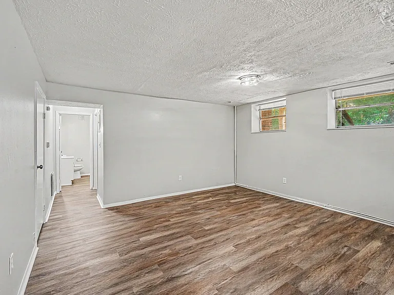566 Glenwood Ave #5 — Photo 3