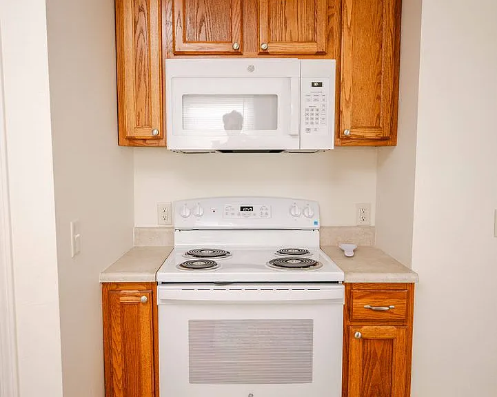 1554 Oak St #203 — Photo 15