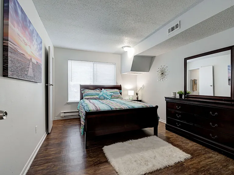 The Shelton Apartments- 1/2 Off First Months Rent AND 1/2 Off in June! — Photo 10