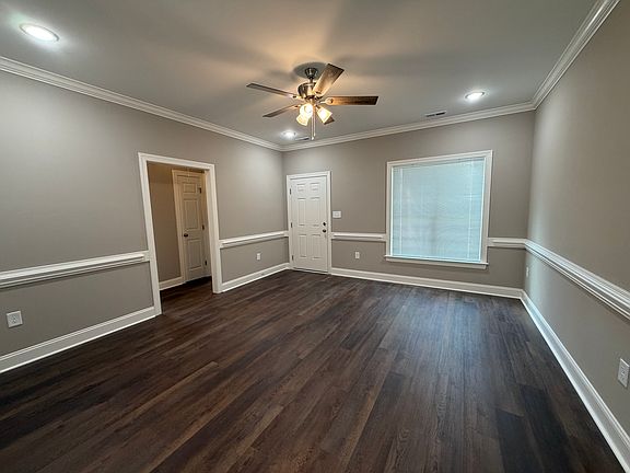 3rd image of 1727 Woodside Dr W