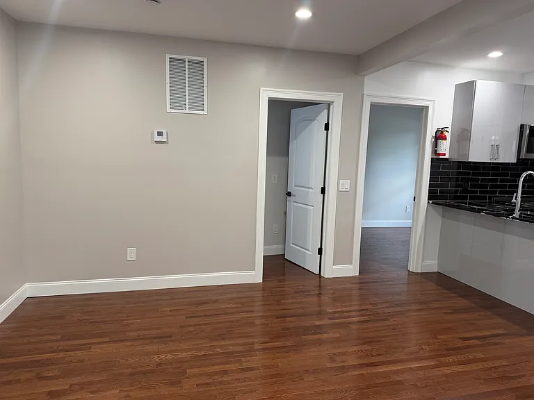 24 Dean St — Photo 30