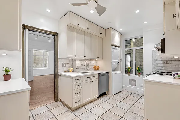 Sold by Compass | media 7