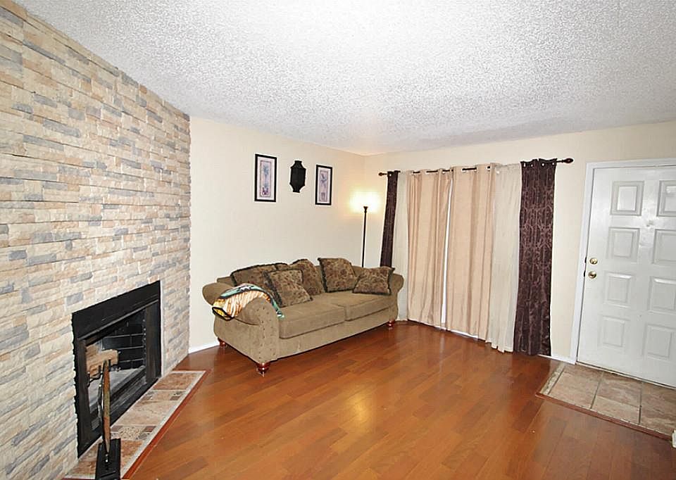 1st image of 3820 Landmark Dr