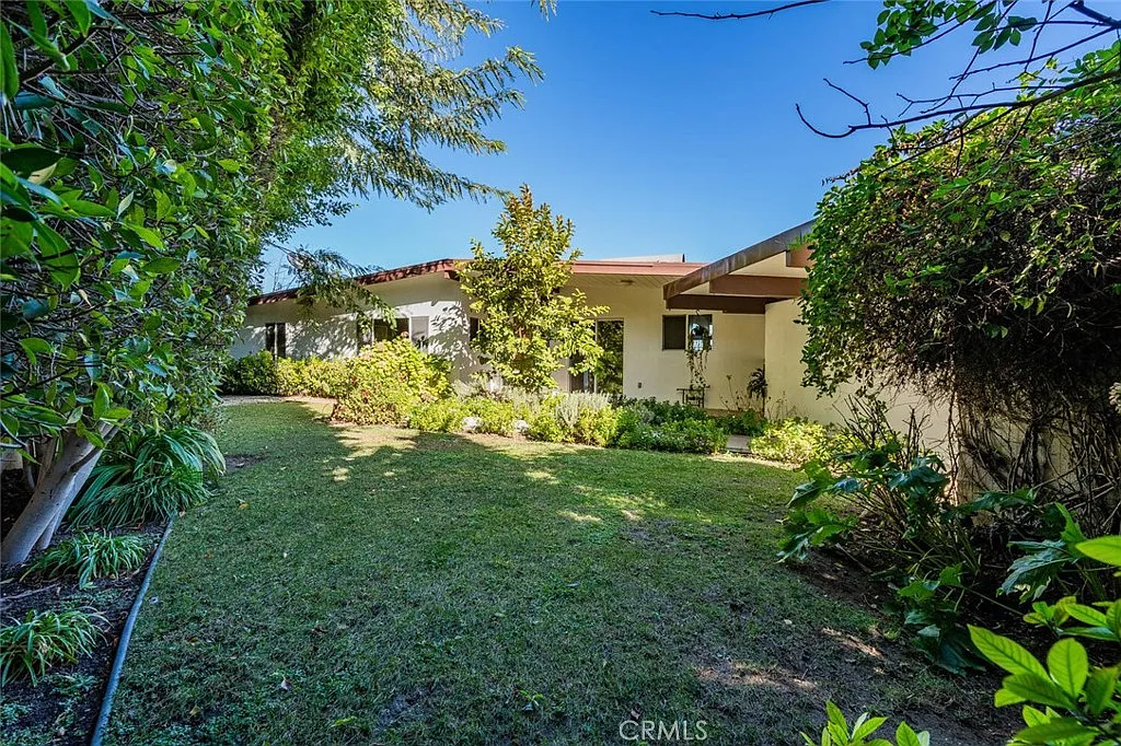 3 bed, 2016 sqft, $8,000 — Photo 3