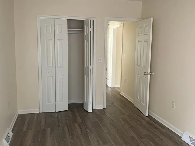 23092 Hoover Ave — Photo 8
