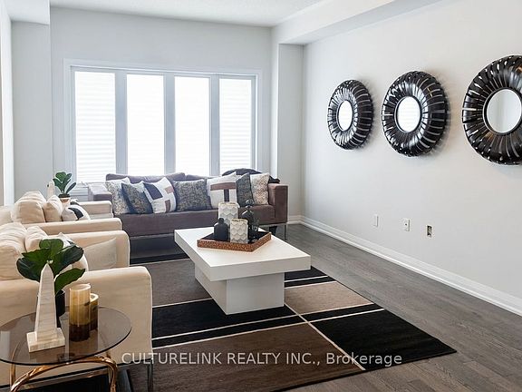 3rd image of 1426 Stovell Cres