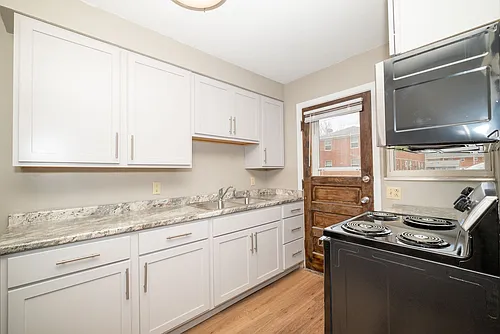 2100 Rhomberg Ave Photo 1