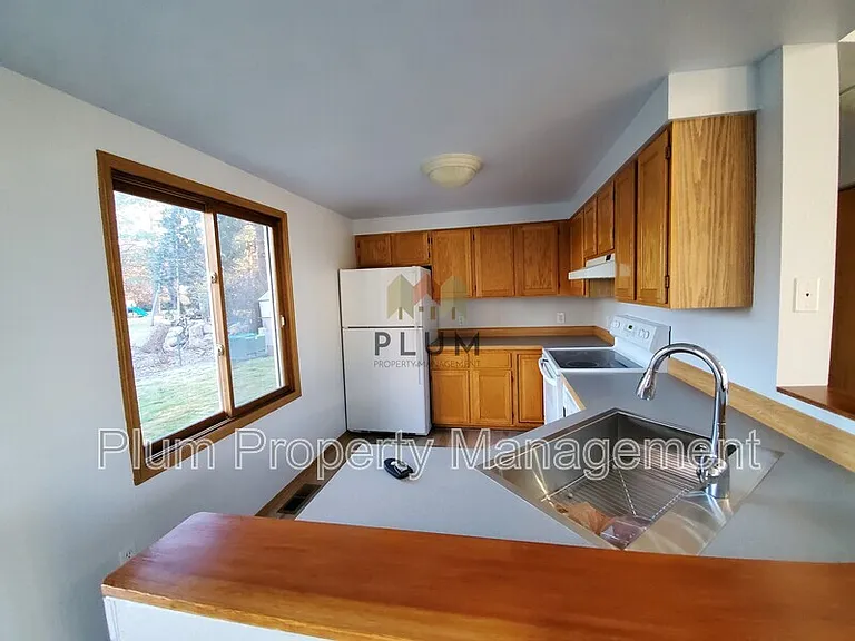 2360 Village Sq — Photo 5