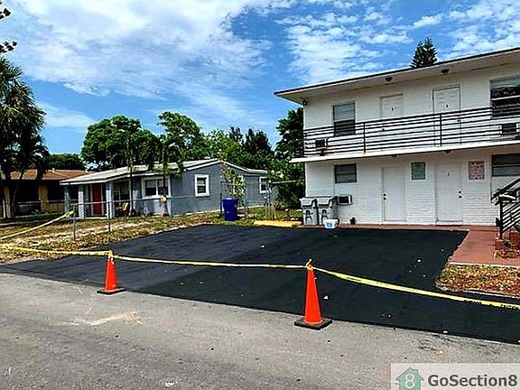 4th image of 840 NW 5th Ave #2