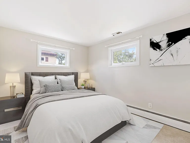 8005 Woodholme Cir — Photo 16