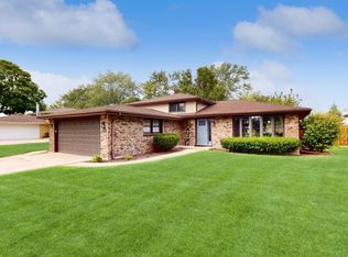 18W720 80th Pl, Downers Grove, IL 60516