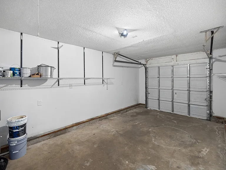 3045 Yorktown Cir — Photo 36