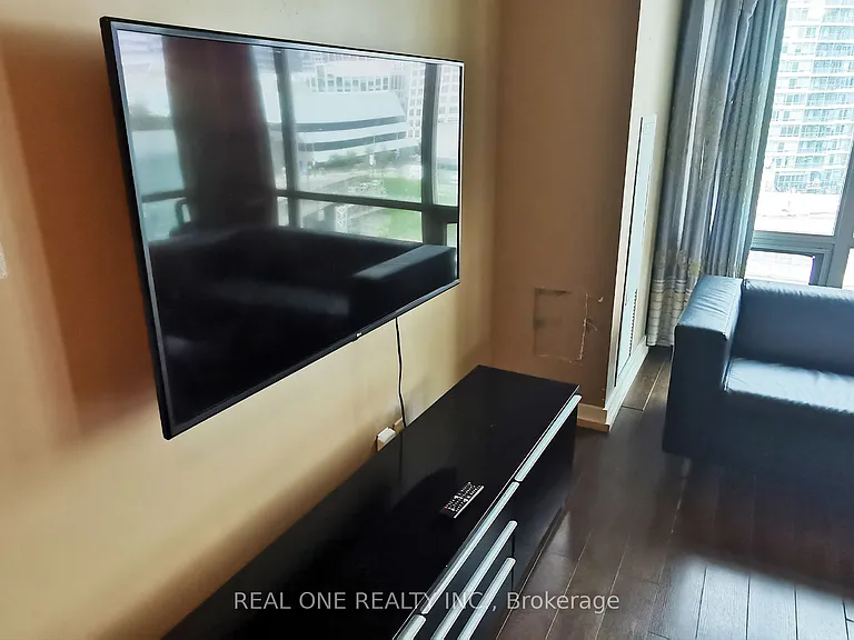 81 Navy Wharf Ct #810 — Photo 30