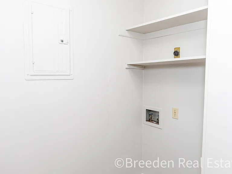 305 Park Ave — Photo 7