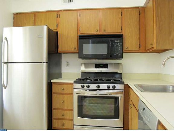 5th image of 905A Sedgefield Dr