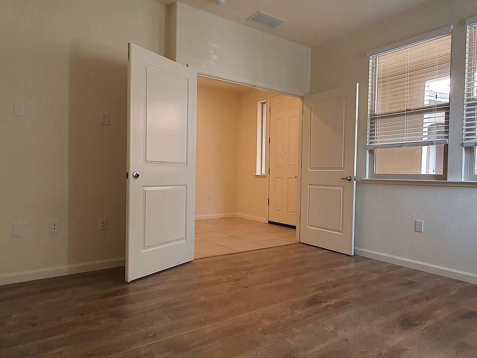 1st image of 2742 Ferrara Cir