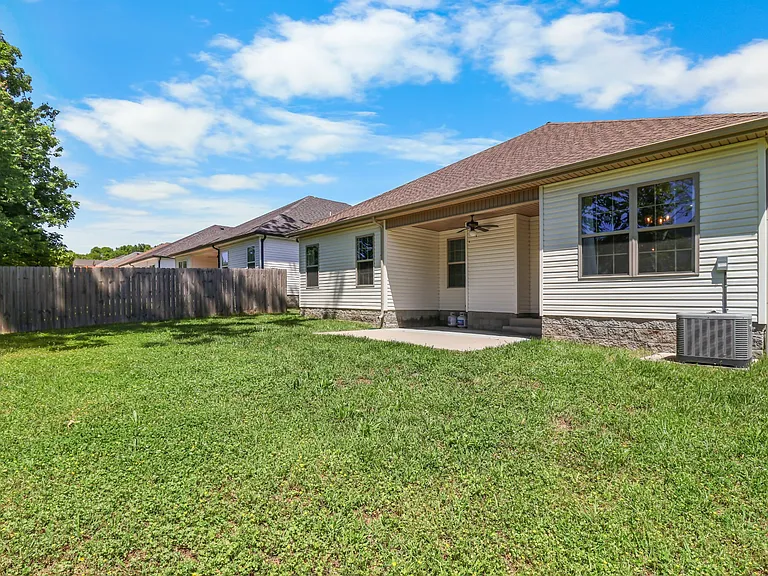1286 Magnum Dr — Photo 29